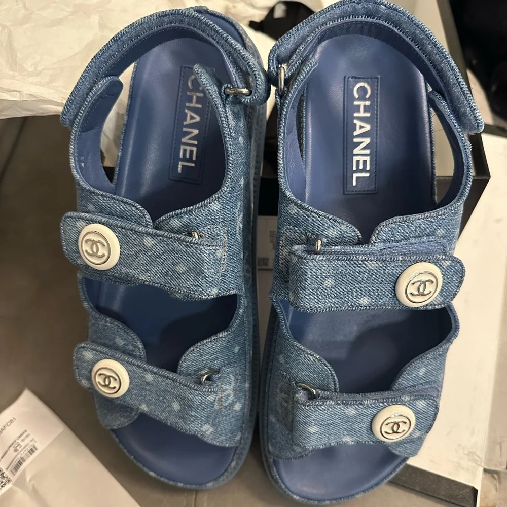 Gate No 5 
NIB - Picture 2 of 7